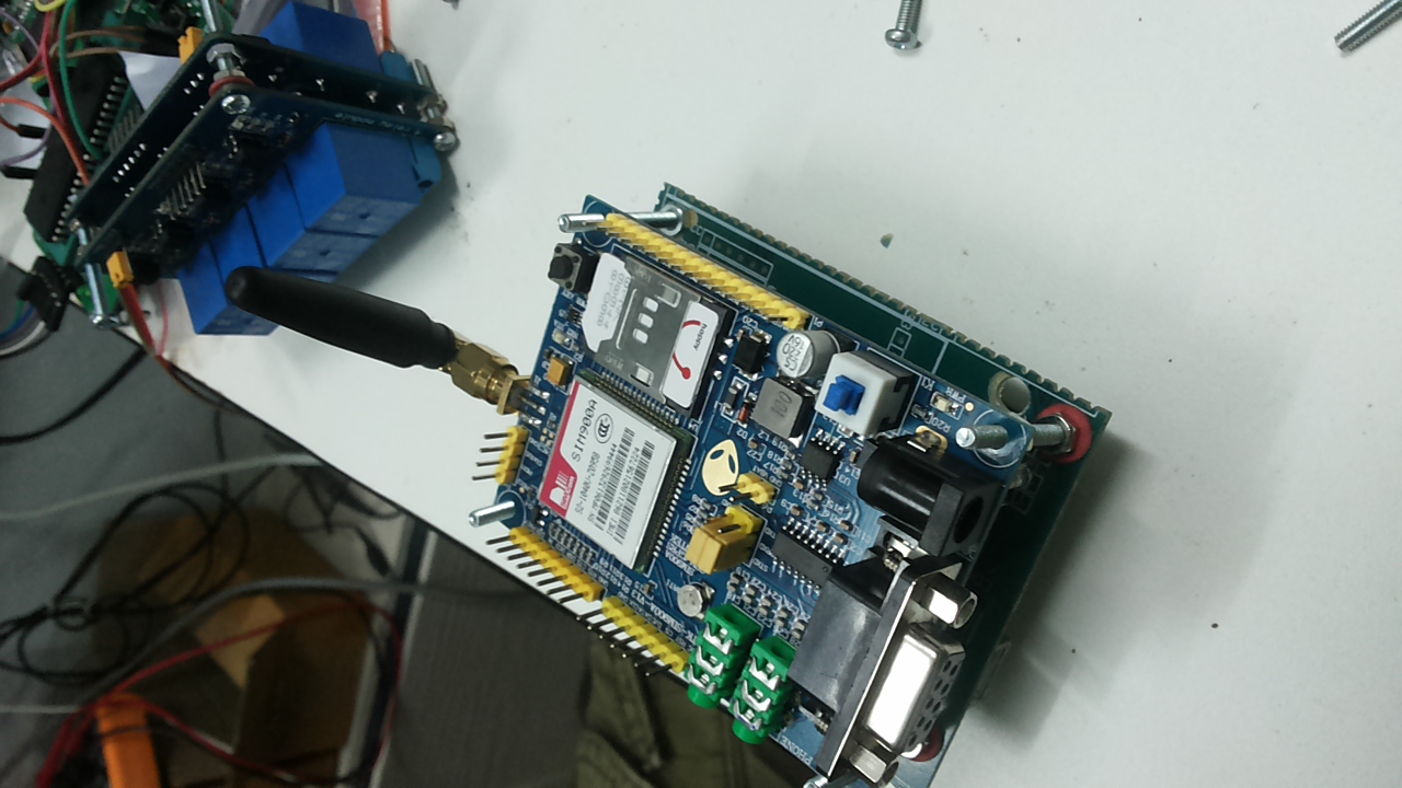 Arduino GPRS Shield ALEIAN TEK เพื่อควบคุมไฟฟ้า