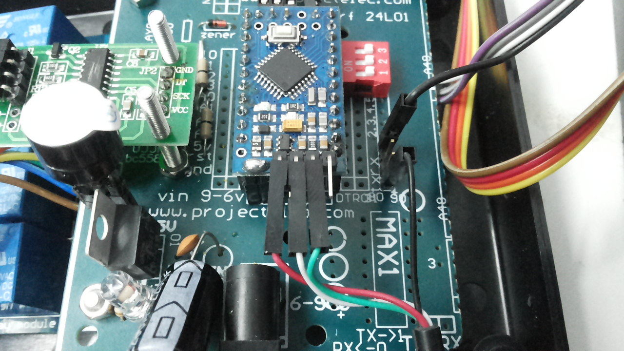 ตัวแสดงผลน้ำหนัก 0.04kg-500kg มีoutput on/off relayได้ USB โปรแกรมบนคอมด้วย